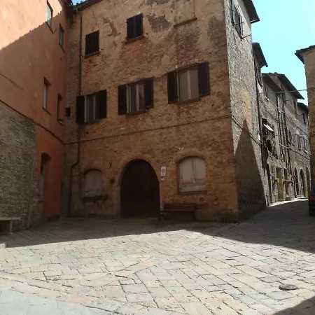 Vicolo Dei Ciliegini, 10 Volterra